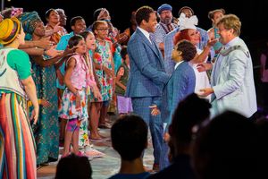 Oskar Eustis and the cast of TWELFTH NIGHT Photo