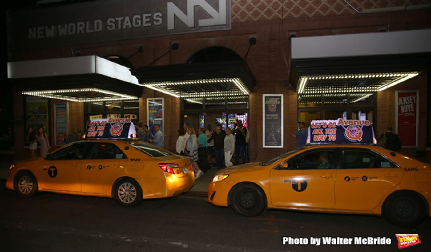 Photo Coverage: The Cast of AVENUE Q Arrives to 15th Anniversary Performance in Style  Image