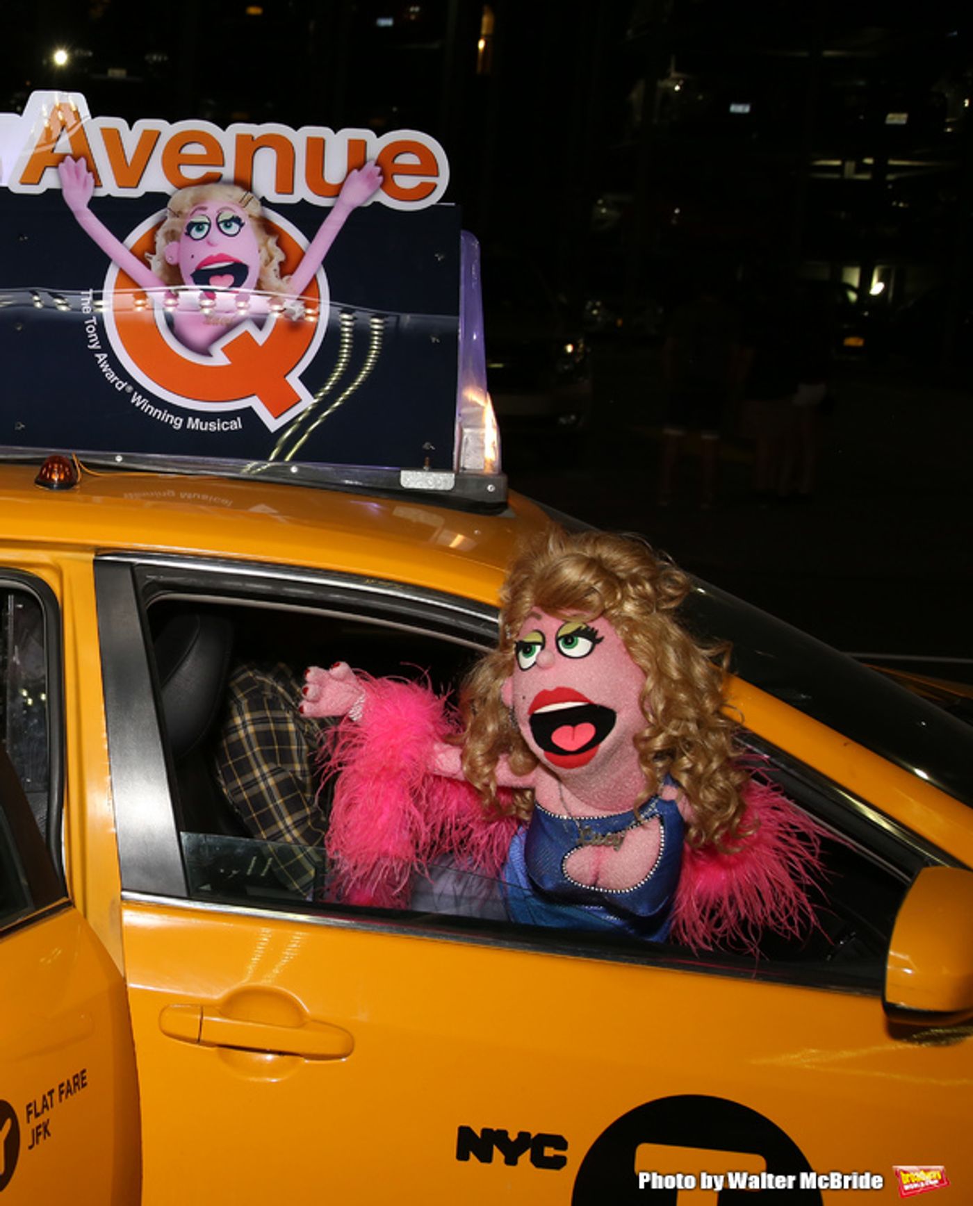 Photo Coverage: The Cast of AVENUE Q Arrives to 15th Anniversary Performance in Style  Image