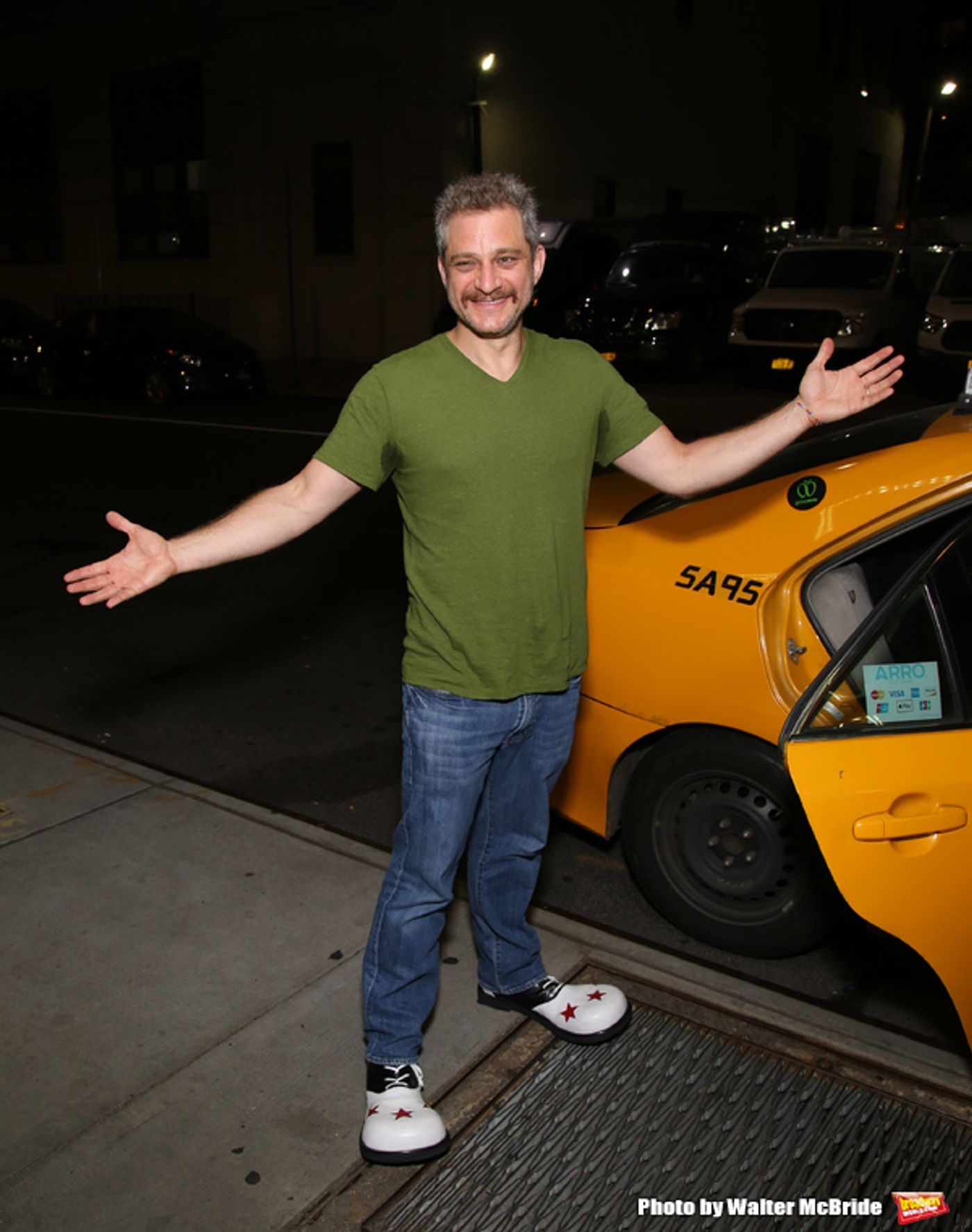 Photo Coverage: The Cast of AVENUE Q Arrives to 15th Anniversary Performance in Style  Image