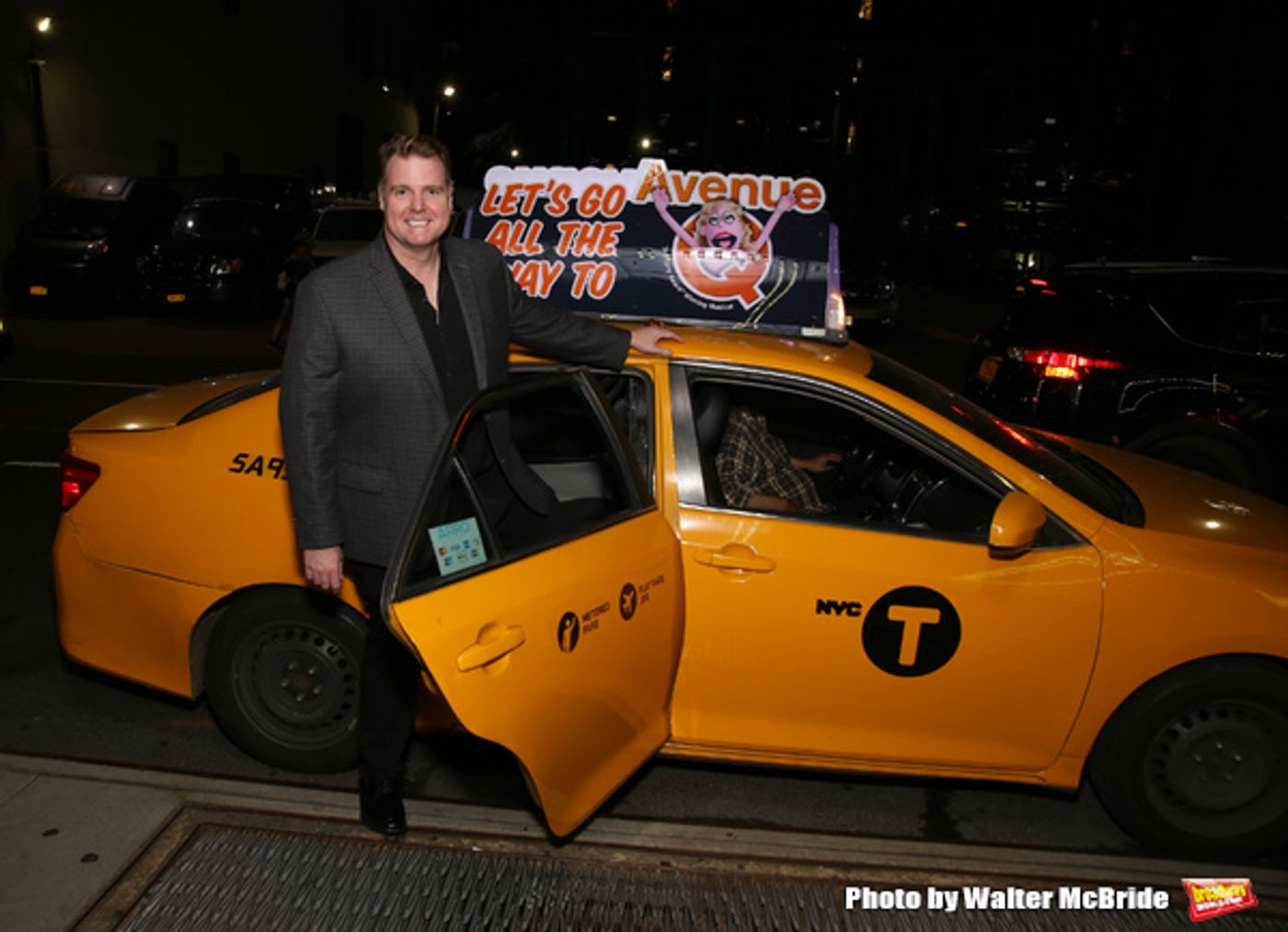 Photo Coverage: The Cast of AVENUE Q Arrives to 15th Anniversary Performance in Style  Image