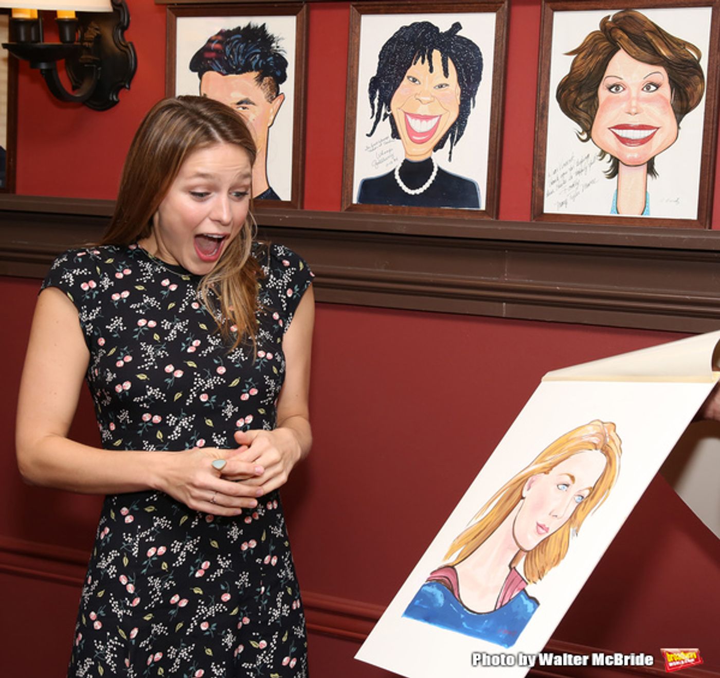 Photo Coverage: Supergirl Comes to Sardi's! Melissa Benoist Receives Her Portrait  Image