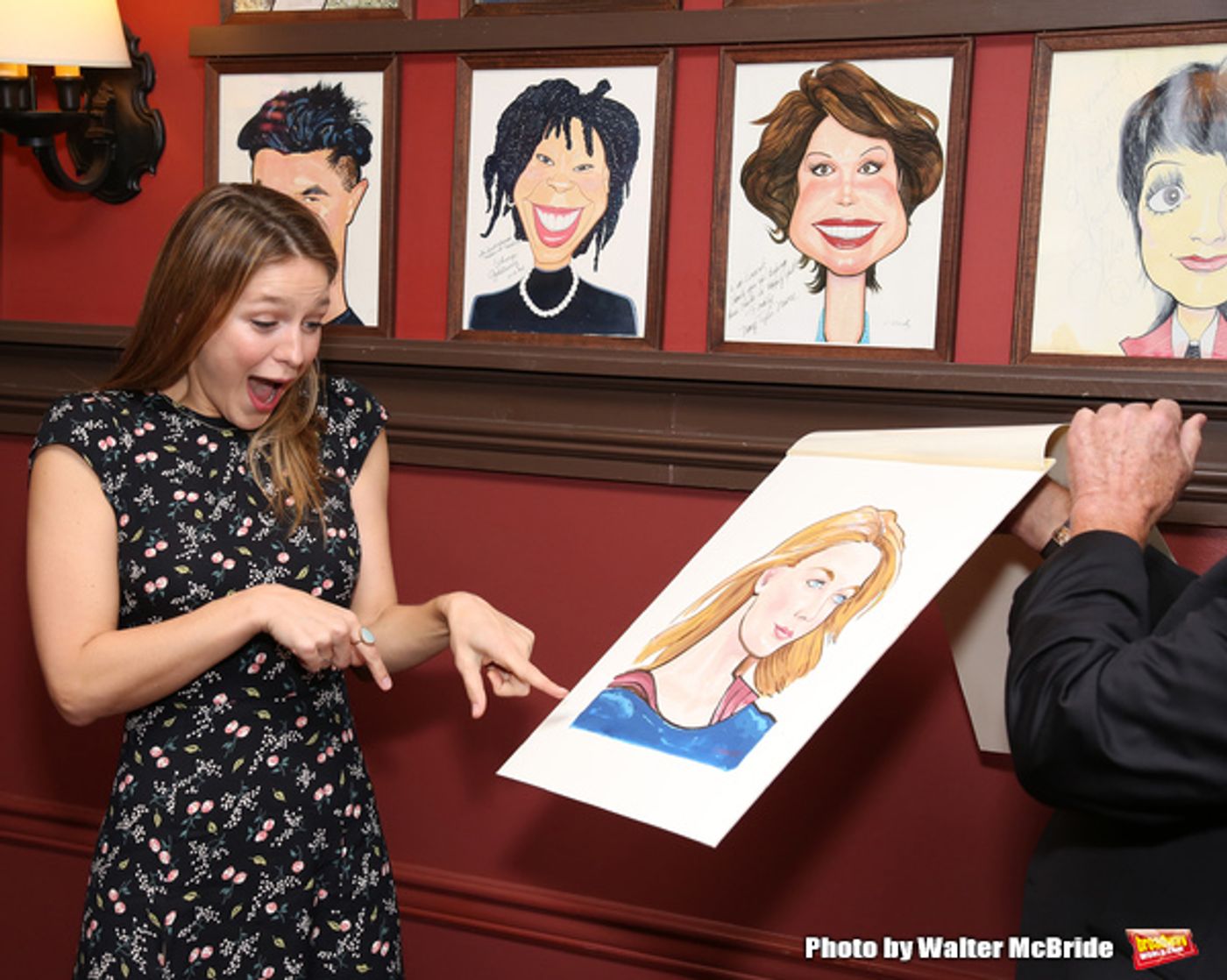 Photo Coverage: Supergirl Comes to Sardi's! Melissa Benoist Receives Her Portrait  Image