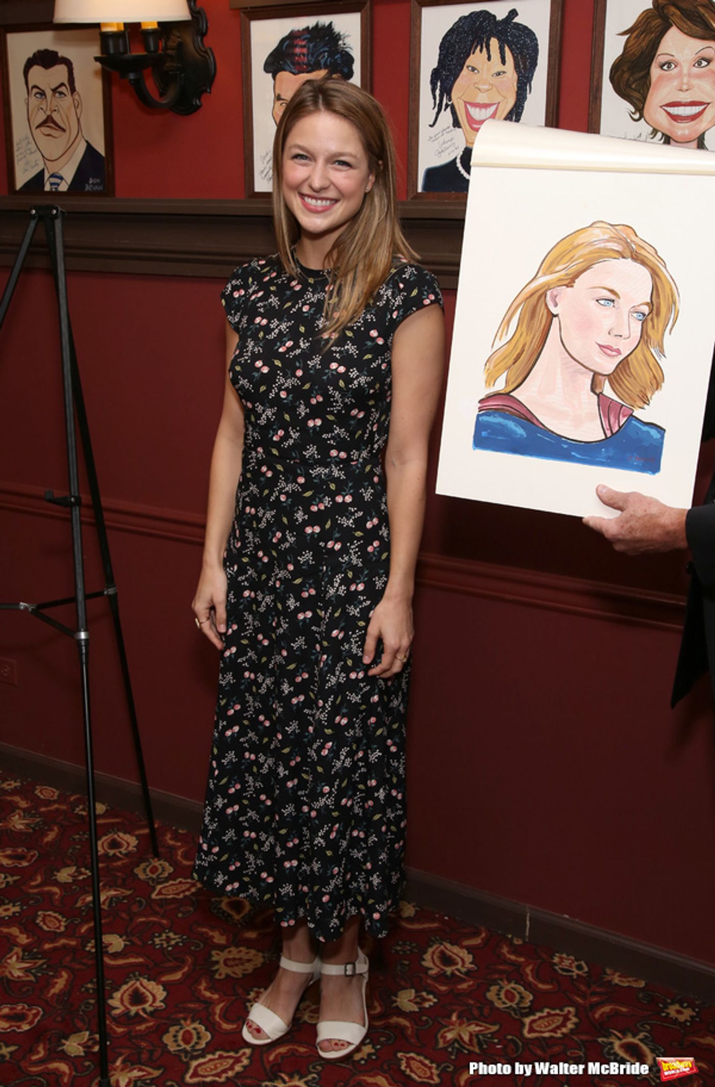Photo Coverage: Supergirl Comes to Sardi's! Melissa Benoist Receives Her Portrait  Image
