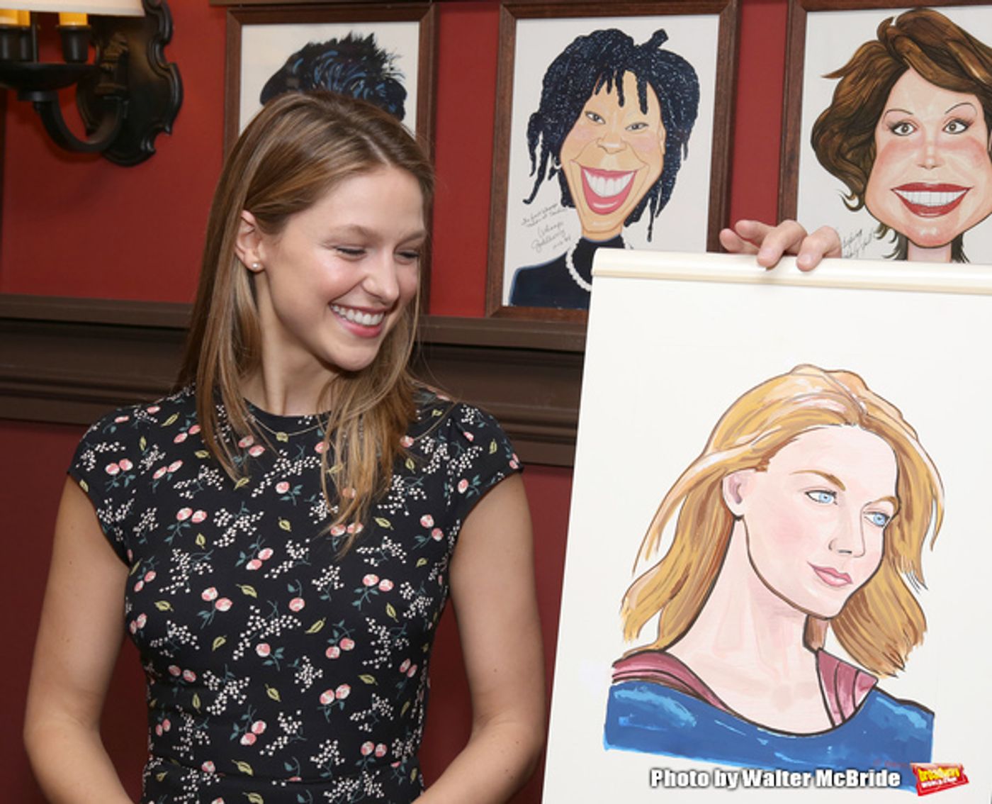 Photo Coverage: Supergirl Comes to Sardi's! Melissa Benoist Receives Her Portrait  Image