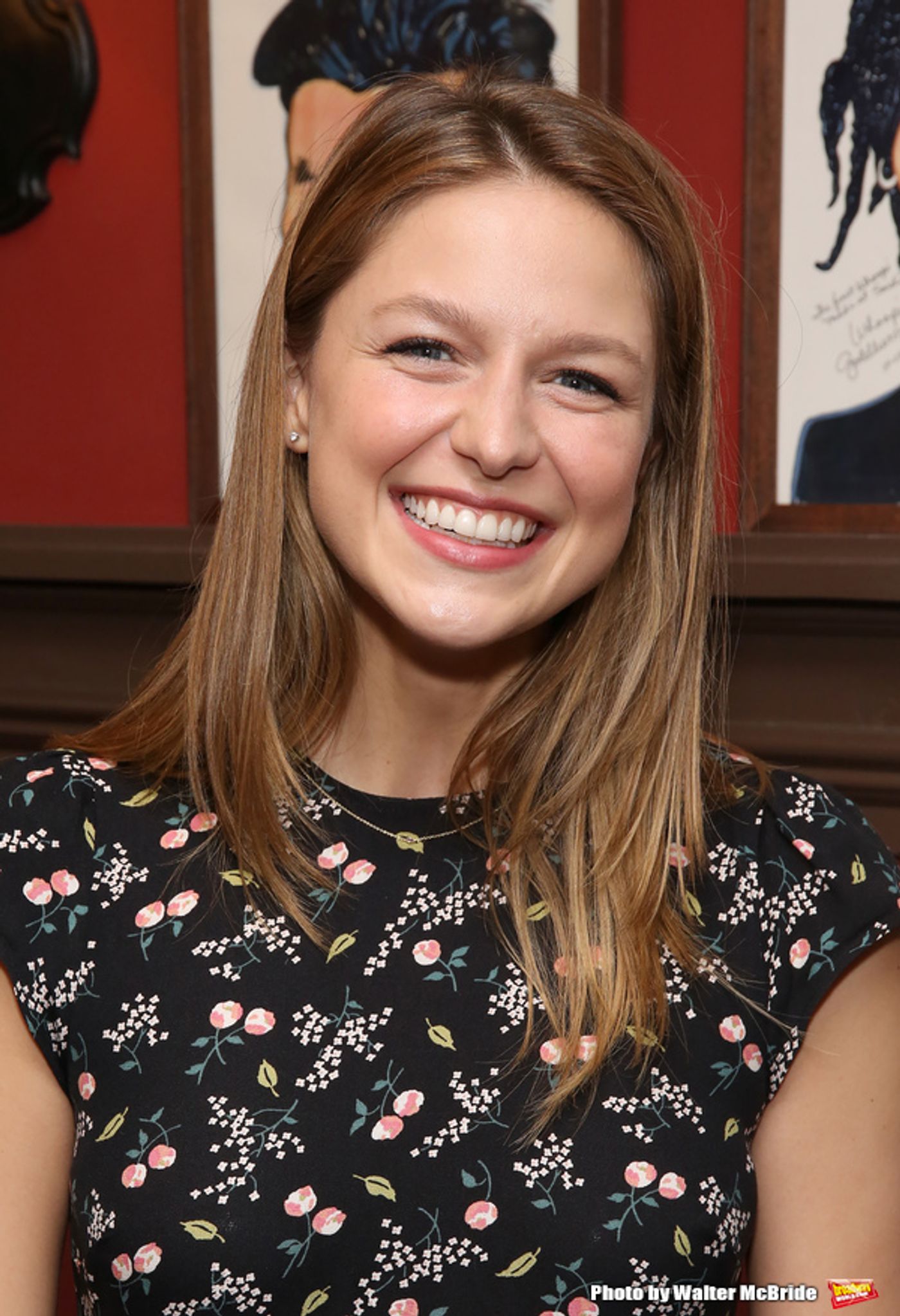 Photo Coverage: Supergirl Comes to Sardi's! Melissa Benoist Receives Her Portrait  Image