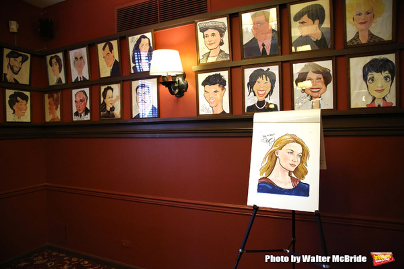 Photo Coverage: Supergirl Comes to Sardi's! Melissa Benoist Receives Her Portrait Photo Coverage: Supergirl Comes to Sardi's! Melissa Benoist Receives Her Portrait Image