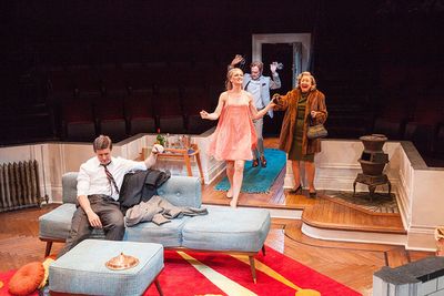 Chris Lowell, Kerry BishÃ©, Jere Burns, and Mia Dillon Photo