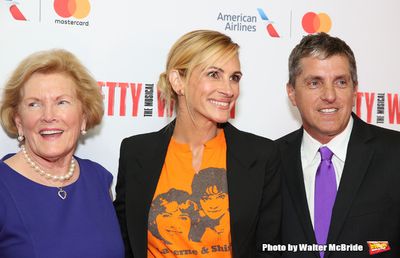 Barbara Marshall, Julia Roberts and Scott Marshall Photo