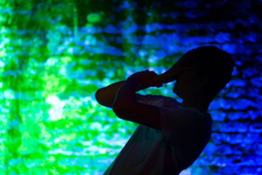 Interview: Josh Barrow Talks SILK ROAD at Trafalgar Studios  Image