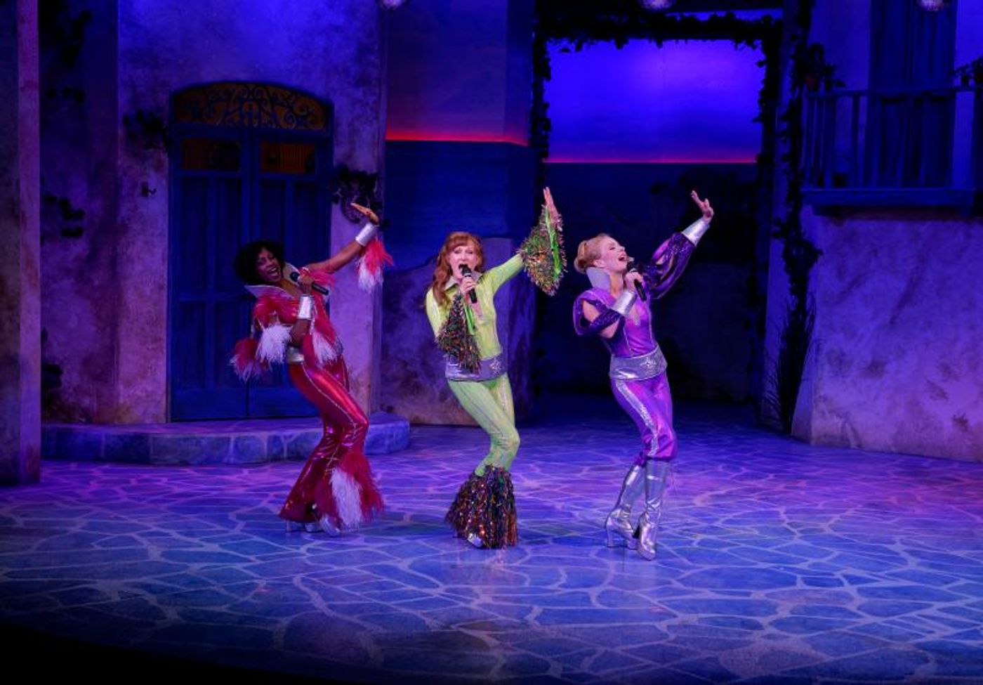 Review: MAMMA MIA! Sparkles and Shimmers at Stages St. Louis  Image