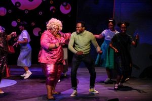 Eboni Muse (Motormouth Maybelle), Kenneth Mosley (Seaweed) and the Company of Hairspray @ BroadwayWorld Eboni Muse (Motormouth Maybelle), Kenneth Mosley (Seaweed) and the Company of Hairspr Photo