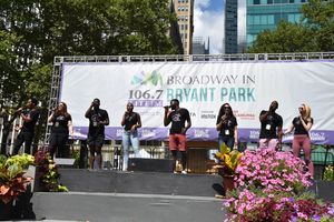 Kyle Taylor Parker,  Photo