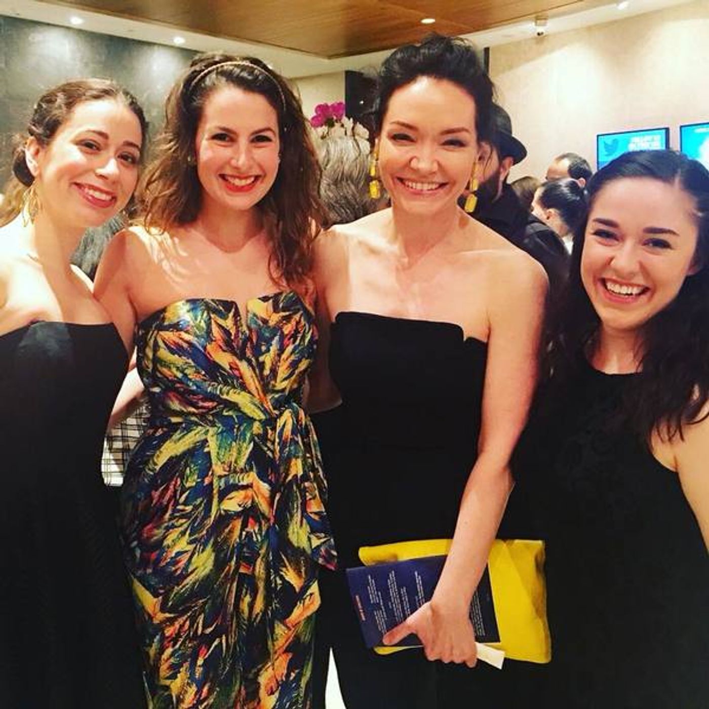 Photo Flash: Bernadette Peters, Mandy Patinkin, Bebe Neuwirth and More Attend Yiddish FIDDLER ON THE ROOF  Image