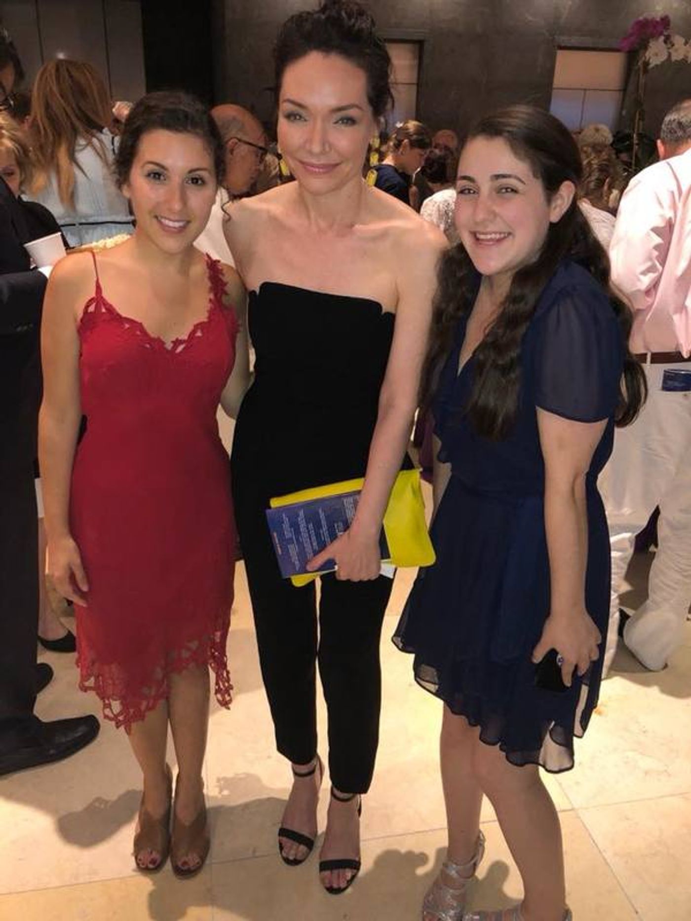 Photo Flash: Bernadette Peters, Mandy Patinkin, Bebe Neuwirth and More Attend Yiddish FIDDLER ON THE ROOF  Image