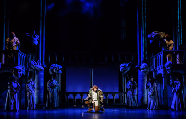  David  Burnham  (center)  as  Quasimodo  and  the  company.  Photo