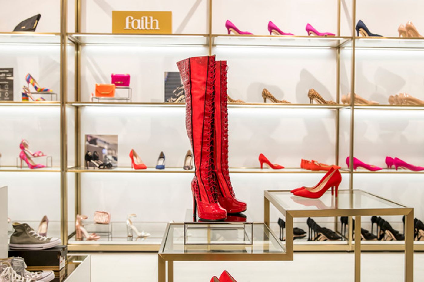 Photo Flash: The Famous KINKY BOOTS Themselves Strut Into Wolverhampton Ahead of October Opening  Image