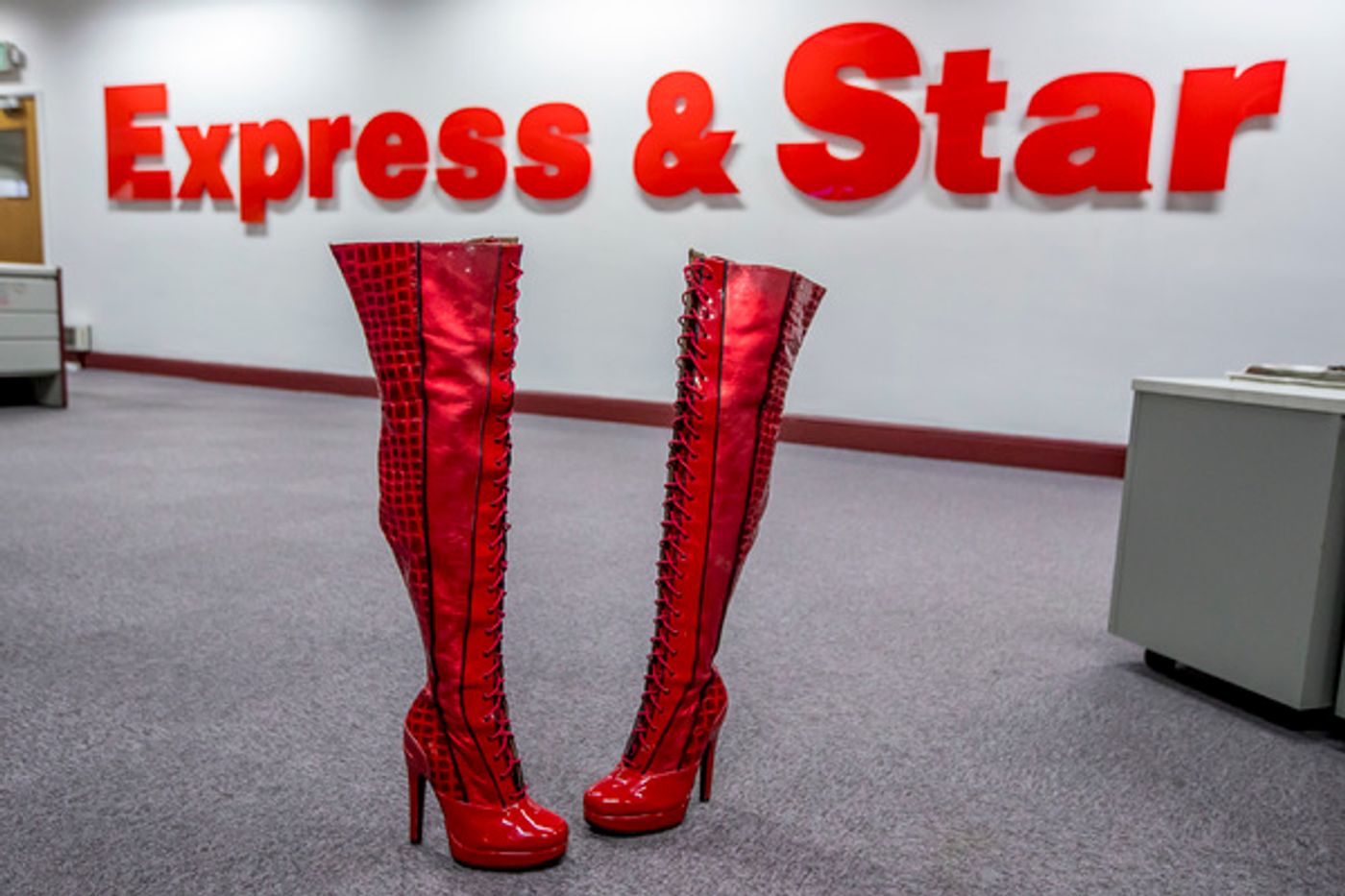 Photo Flash: The Famous KINKY BOOTS Themselves Strut Into Wolverhampton Ahead of October Opening  Image