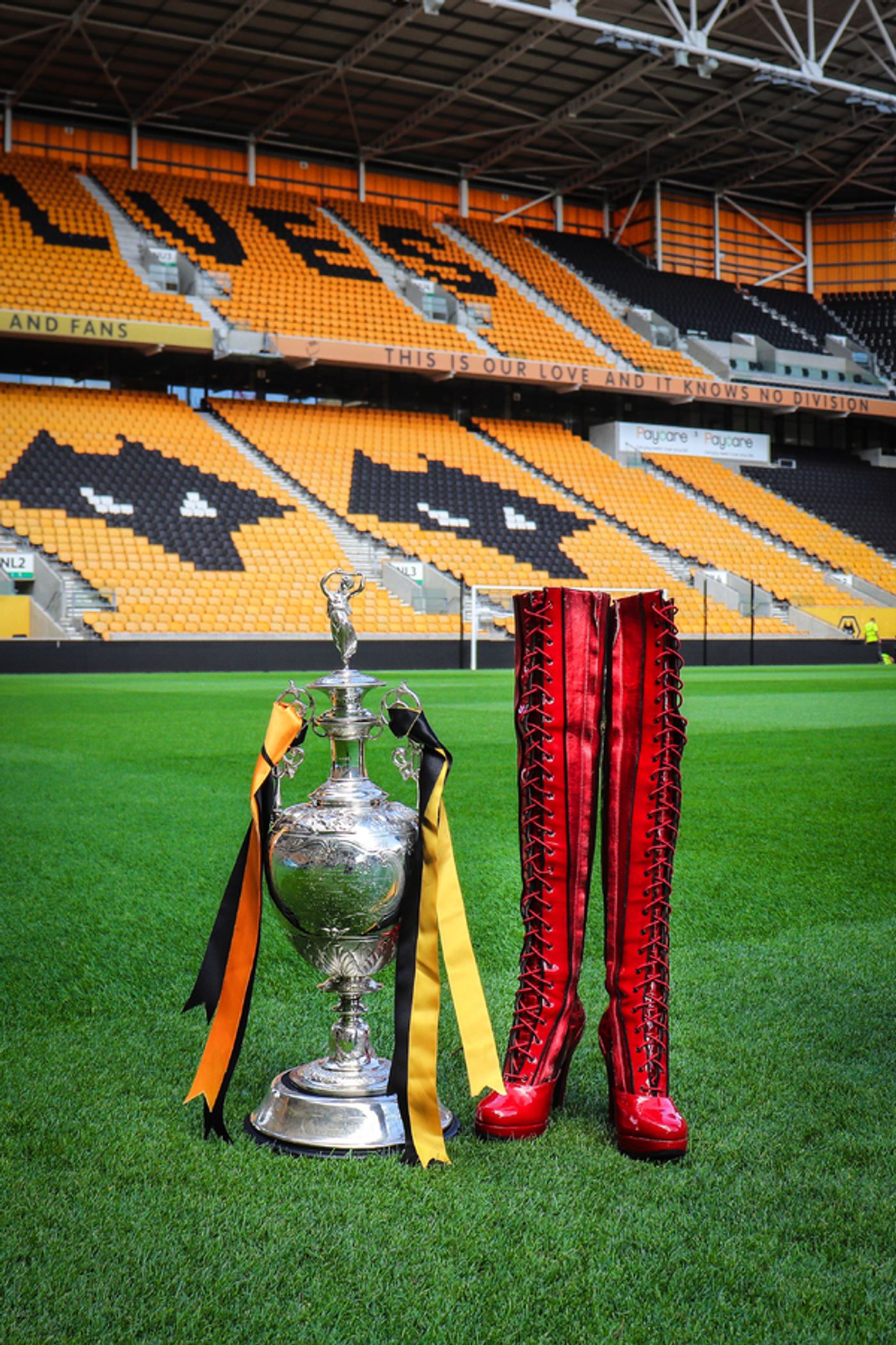Photo Flash: The Famous KINKY BOOTS Themselves Strut Into Wolverhampton Ahead of October Opening  Image