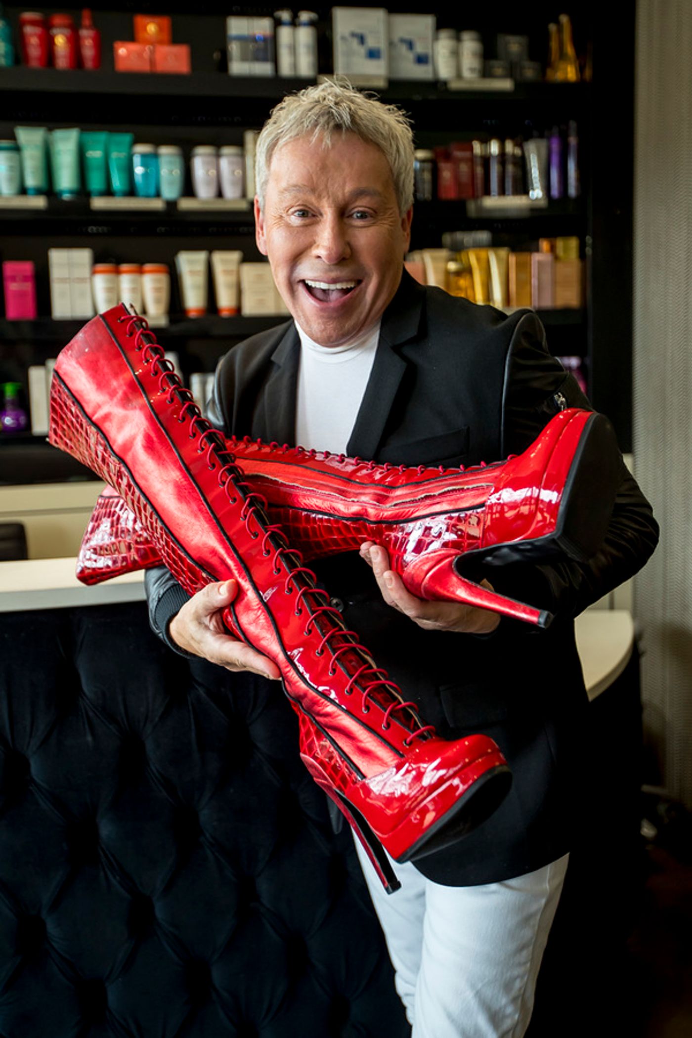 Photo Flash: The Famous KINKY BOOTS Themselves Strut Into Wolverhampton Ahead of October Opening  Image