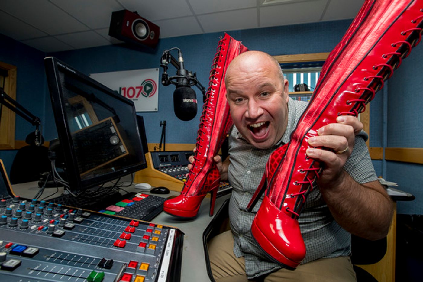Photo Flash: The Famous KINKY BOOTS Themselves Strut Into Wolverhampton Ahead of October Opening  Image