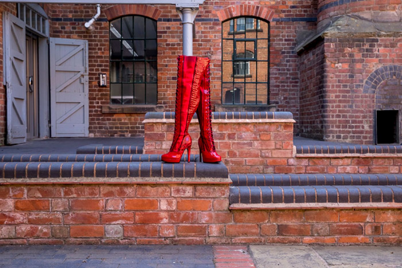 Photo Flash: The Famous KINKY BOOTS Themselves Strut Into Wolverhampton Ahead of October Opening  Image