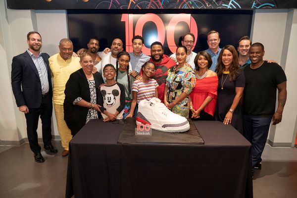 PATRICK MORAN (PRESIDENT, ABC STUDIOS), LAURENCE FISHBURNE, HELEN SUGLAND (EXECUTIVE  Photo