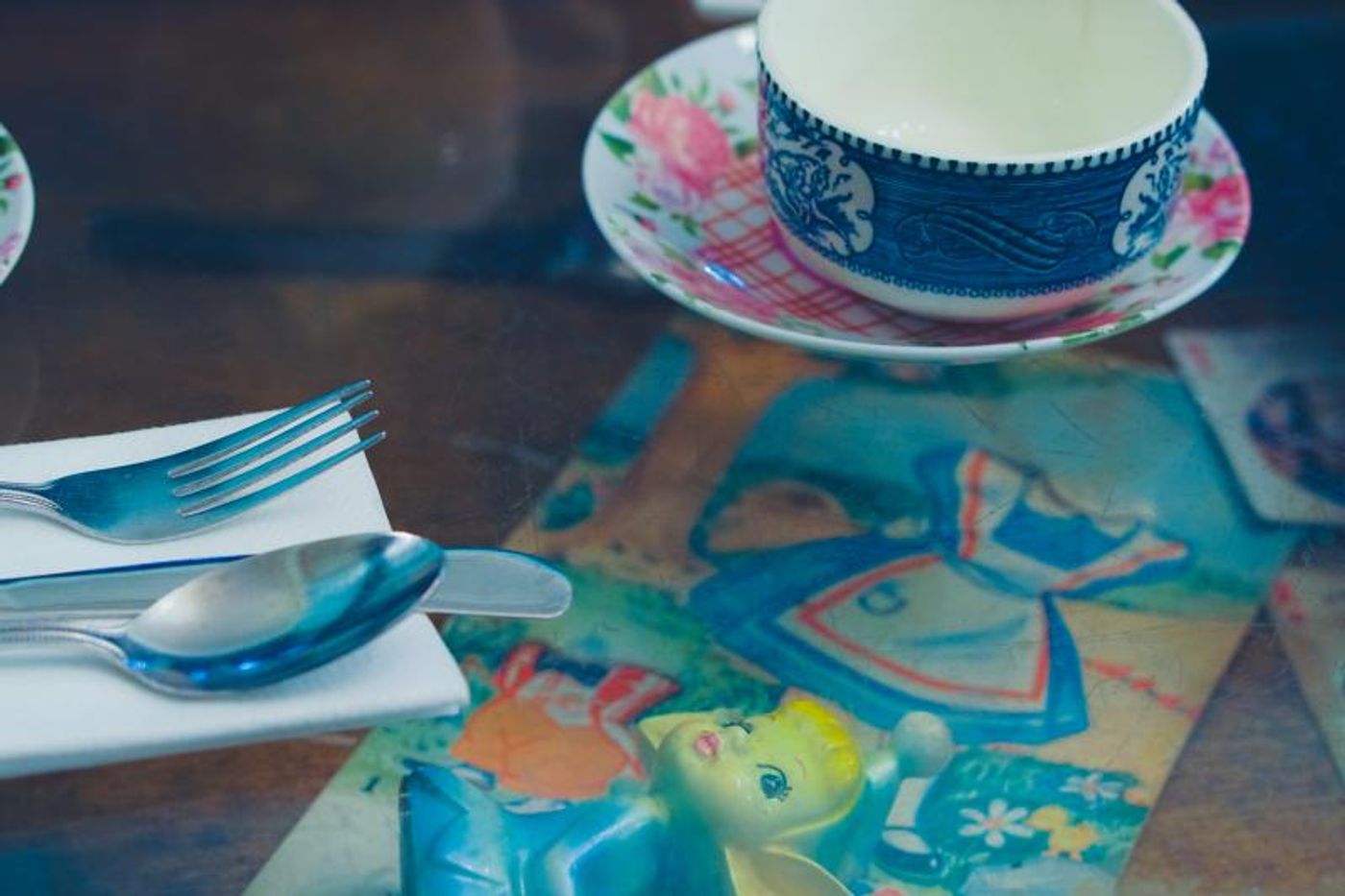 Review: Shopping Is Serious Business in Cheryl Stern's Hilarious and Poignant SHOES AND BAGGAGE  Image