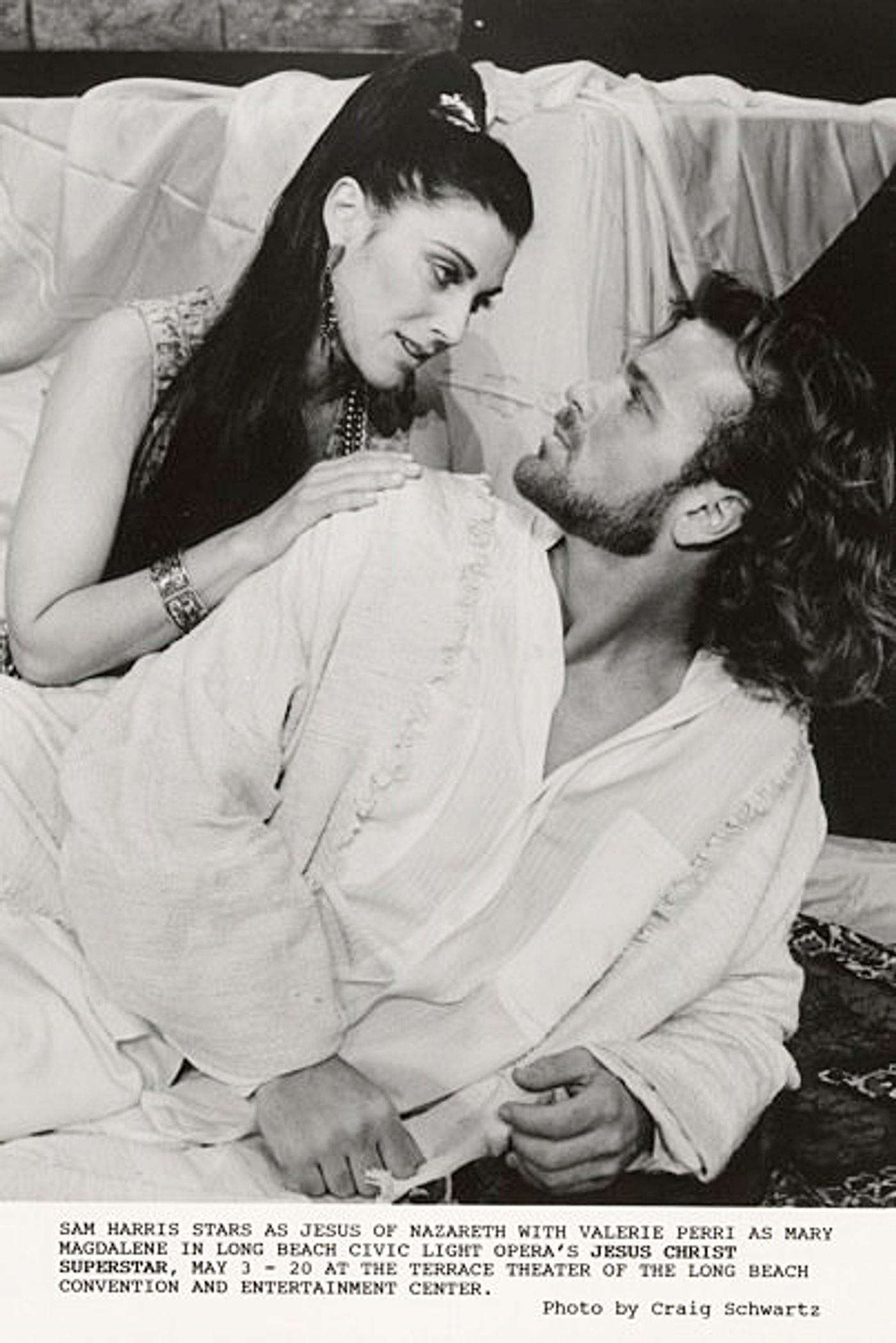 Interview: Valerie Perri Loves Making The Theatre WORLD GO 'ROUND  Image