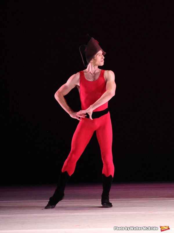 Paul Taylor Dance Company performs at The 58th Annual Capezio Dance Award honoring Ar Photo