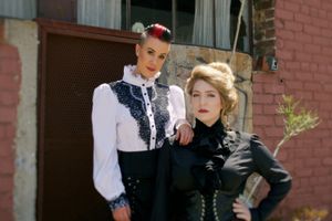 Sister, sister
Leslie Rubino (Lizzie Borden) and Brooke Van Grinsven (Emma Borden) @ BroadwayWorld Sister, sister
Leslie Rubino (Lizzie Borden) and Brooke Van Grinsven (Emma Borden) Photo