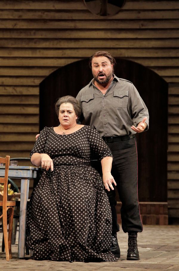 Jill Grove as Mamma Lucia and Roberto Aronica as Turiddu in Mascagni's 