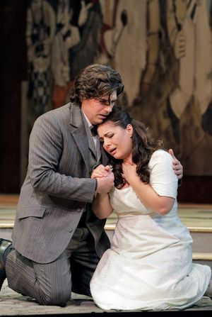 David Pershall as Silvio and Lianna Haroutounian as Nedda in Leoncavallo's "Pagliacci Photo