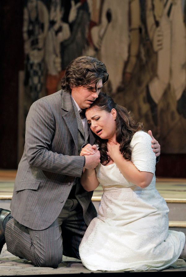 David Pershall as Silvio and Lianna Haroutounian as Nedda in Leoncavallo's 
