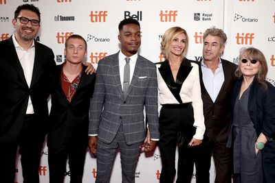 Sam Esmail, Jeremy Allen White, Stephan James, Julia Roberts, Dermot Mulroney, Sissy  Photo