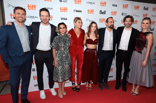 Tommy Dewey, Mark O'Brien, Molly Ephraim, Ari Graynor, Kaitlyn Dever, Steve Zissis, J Photo