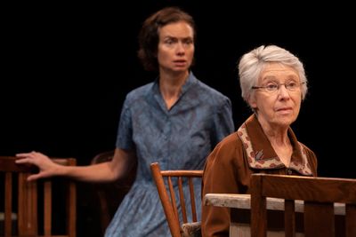  Alice  Cannon  (foreground)  and  Yvonne  Woods   Photo