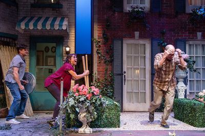 Gabriel Marin (Pablo De Valle), Vivia Font (Tania Del Valle), Joel Colodner (Frank Bu Photo