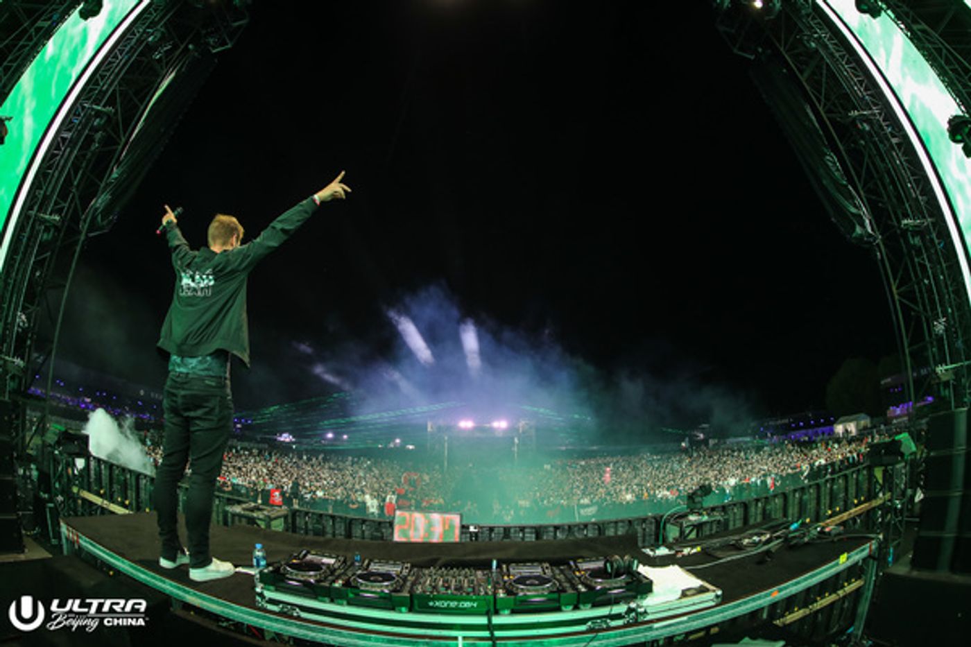 Photo Flash: Armin Van Buuren, DJ Snake, and More Perform at Ultra Beijing  Image