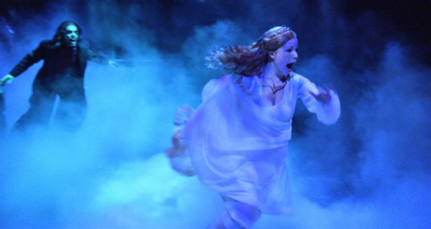 Photo Flash: Actors Theatre Presents Fifth Third Bank's DRACULA  Image