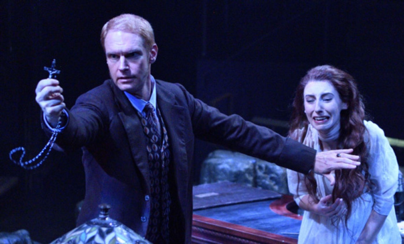 Photo Flash: Actors Theatre Presents Fifth Third Bank's DRACULA  Image