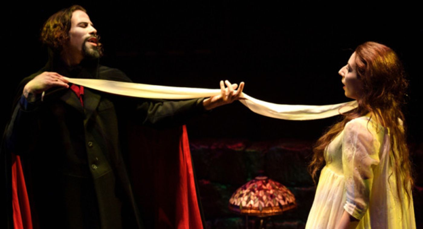 Photo Flash: Actors Theatre Presents Fifth Third Bank's DRACULA  Image