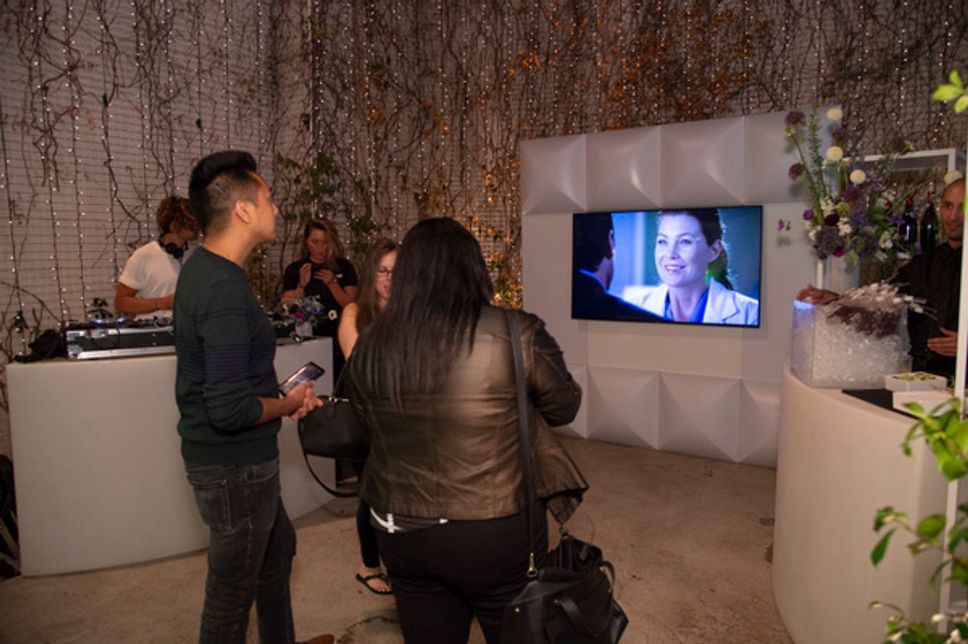 Photo Flash: The Cast of GREY'S ANATOMY Celebrates Season 15 with Opening Night Event  Image