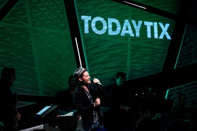 Matthew Morrison Photo