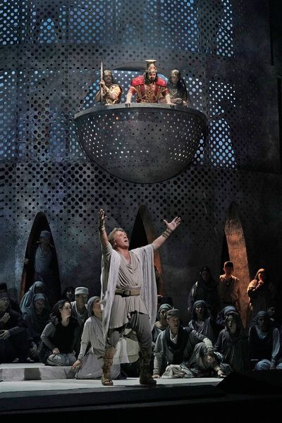 Roberto Alagna as Samson and Elchin Azizov as AbimÃ©lech in Saint-SaÃ«ns's "Samso Photo