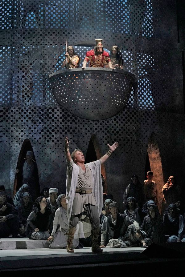 Roberto Alagna as Samson and Elchin Azizov as AbimÃ©lech in Saint-SaÃ«ns's 