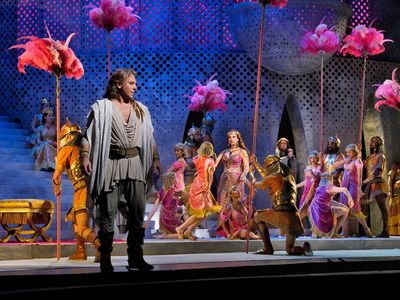 Roberto Alagna as Samson and ElÄ«na GaranÄa as Dalila in Saint-SaÃ«ns's "Samso Photo