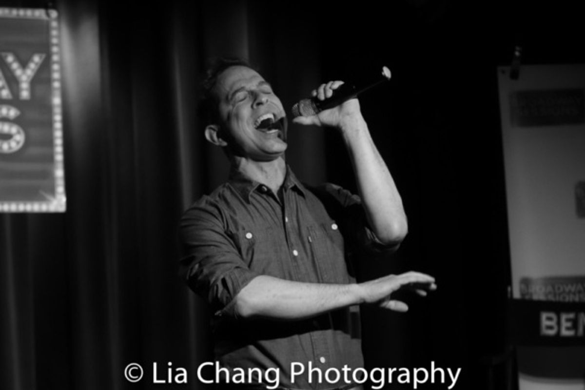 Garth Kravits rocks the classic 80's ballad 'Open Arms' at 