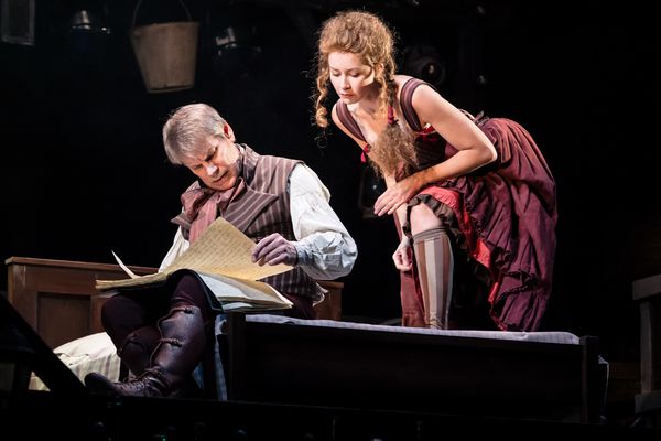 Eva-Jane Willis as Moll Flanders and Bill Champion as Daniel Defoe Photo