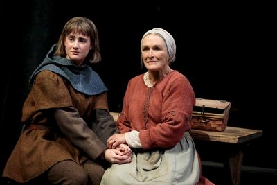 Glenn Close and Grace Van Patten Photo